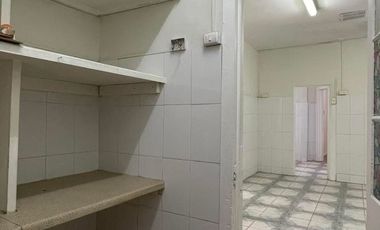 Casa esquina de uso comercial/habitacional en arriendo