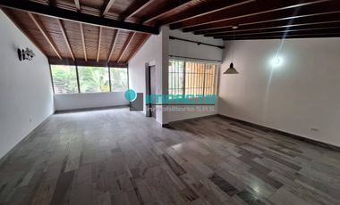 Se arrienda Casa dúplex en el sector de la Velódromo cód. 3793