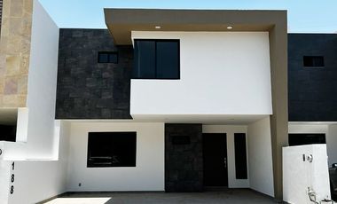 CASA EN VENTA con recámara planta baja SIERRA NOGAL