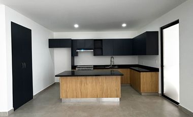 CASA EN VENTA con recámara planta baja SIERRA NOGAL