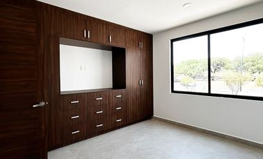 CASA EN VENTA con recámara planta baja SIERRA NOGAL