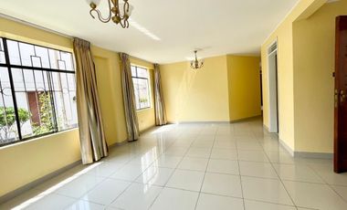 Alquiler De Departamento En 1Er Piso + Cochera — Santa Patricia, La Molina