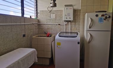SE VENDE AMPLIO APARTAMENTO EN EDIFICIO COMBEIMA
