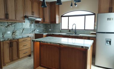 Se renta hermosa casa por estrenar Cotacachi