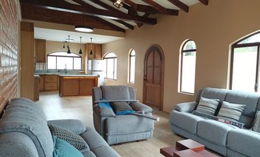 Se renta hermosa casa por estrenar Cotacachi