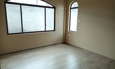 Se renta hermosa casa por estrenar Cotacachi