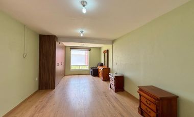 CASA EN VENTA EN CACALOMACAN