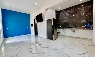 Renta de Terreno uso comercial con bodega a unos pasos de av Huayacan sobre calle Nazareth.40 m2 construcciónTerreno de 1,246 Uso mixto de barrio‼️
