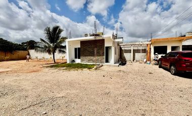 Renta de Terreno uso comercial con bodega a unos pasos de av Huayacan sobre calle Nazareth.40 m2 construcciónTerreno de 1,246 Uso mixto de barrio‼️