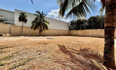 Renta de Terreno uso comercial con bodega a unos pasos de av Huayacan sobre calle Nazareth.40 m2 construcciónTerreno de 1,246 Uso mixto de barrio‼️