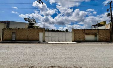 Renta de Terreno uso comercial con bodega a unos pasos de av Huayacan sobre calle Nazareth.40 m2 construcciónTerreno de 1,246 Uso mixto de barrio‼️