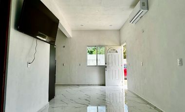 Renta de Terreno uso comercial con bodega a unos pasos de av Huayacan sobre calle Nazareth.40 m2 construcciónTerreno de 1,246 Uso mixto de barrio‼️