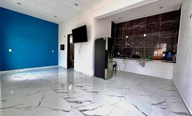 Renta de Terreno uso comercial con bodega a unos pasos de av Huayacan sobre calle Nazareth.40 m2 construcciónTerreno de 1,246 Uso mixto de barrio‼️