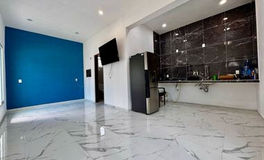 Renta de Terreno uso comercial con bodega a unos pasos de av Huayacan sobre calle Nazareth.40 m2 construcciónTerreno de 1,246 Uso mixto de barrio‼️