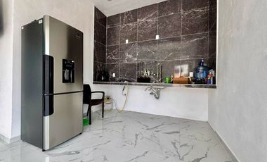Renta de Terreno uso comercial con bodega a unos pasos de av Huayacan sobre calle Nazareth.40 m2 construcciónTerreno de 1,246 Uso mixto de barrio‼️