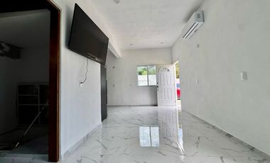 Renta de Terreno uso comercial con bodega a unos pasos de av Huayacan sobre calle Nazareth.40 m2 construcciónTerreno de 1,246 Uso mixto de barrio‼️