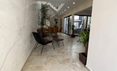 HERMOSA CASA  EN VILLA MAGNA CON 1 RECAMARA EN PLANTA BAJA, SOTANO Y ROOF GARDEN