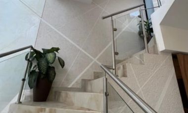 HERMOSA CASA  EN VILLA MAGNA CON 1 RECAMARA EN PLANTA BAJA, SOTANO Y ROOF GARDEN