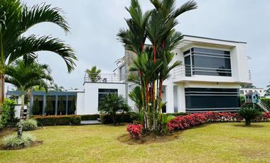 VENTA DE CASA EN URB. ROYAL TENIS CLUB