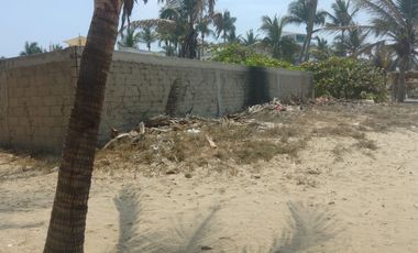Terreno escriturado sobre playa en Luces en el Mar de Acapulco, Guerrero