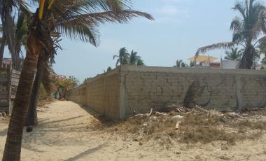 Terreno escriturado sobre playa en Luces en el Mar de Acapulco, Guerrero