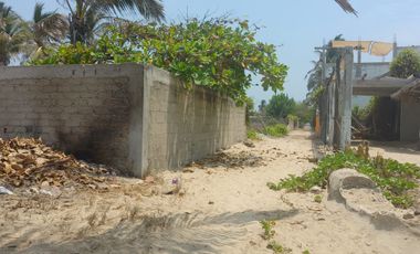 Terreno escriturado sobre playa en Luces en el Mar de Acapulco, Guerrero
