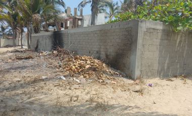 Terreno escriturado sobre playa en Luces en el Mar de Acapulco, Guerrero