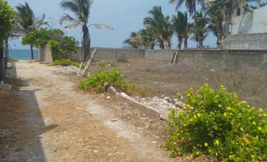 Terreno escriturado sobre playa en Luces en el Mar de Acapulco, Guerrero