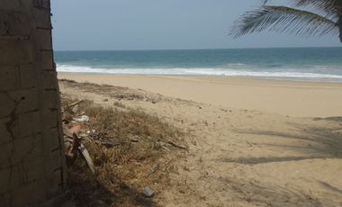 Terreno escriturado sobre playa en Luces en el Mar de Acapulco, Guerrero