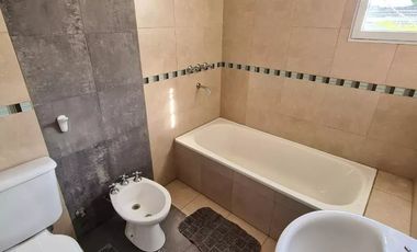 DEPARTAMENTO 2 AMBIENTES CON COCHERA USO PROFESIONAL ITUZAINGO