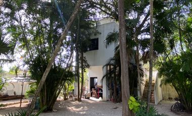 CASA CON 2500 M2 DE TERRENO, MODERNO DISEÑO CON ACABADOS DE LUJO, EXCELENTE UBICACION