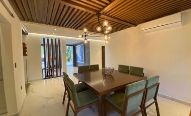 CASA CON 2500 M2 DE TERRENO, MODERNO DISEÑO CON ACABADOS DE LUJO, EXCELENTE UBICACION