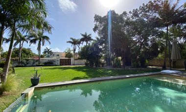 CASA CON 2500 M2 DE TERRENO, MODERNO DISEÑO CON ACABADOS DE LUJO, EXCELENTE UBICACION