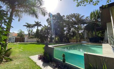 CASA CON 2500 M2 DE TERRENO, MODERNO DISEÑO CON ACABADOS DE LUJO, EXCELENTE UBICACION