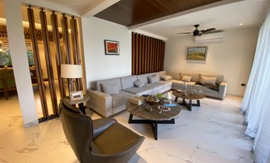 CASA CON 2500 M2 DE TERRENO, MODERNO DISEÑO CON ACABADOS DE LUJO, EXCELENTE UBICACION
