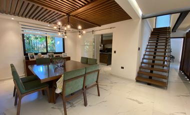 CASA CON 2500 M2 DE TERRENO, MODERNO DISEÑO CON ACABADOS DE LUJO, EXCELENTE UBICACION