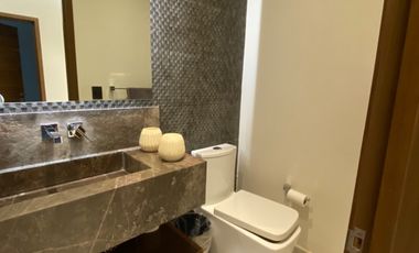 CASA CON 2500 M2 DE TERRENO, MODERNO DISEÑO CON ACABADOS DE LUJO, EXCELENTE UBICACION