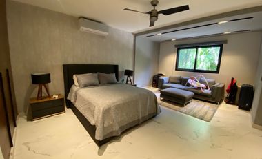 CASA CON 2500 M2 DE TERRENO, MODERNO DISEÑO CON ACABADOS DE LUJO, EXCELENTE UBICACION