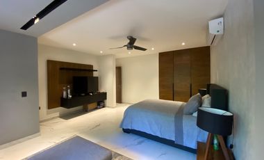 CASA CON 2500 M2 DE TERRENO, MODERNO DISEÑO CON ACABADOS DE LUJO, EXCELENTE UBICACION