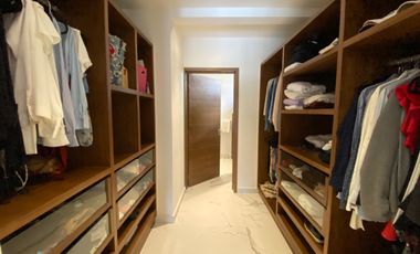 CASA CON 2500 M2 DE TERRENO, MODERNO DISEÑO CON ACABADOS DE LUJO, EXCELENTE UBICACION