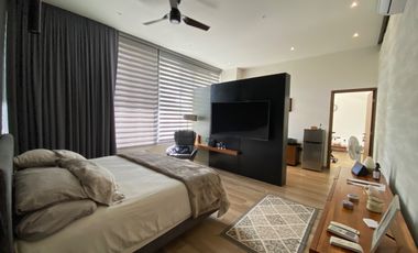 CASA CON 2500 M2 DE TERRENO, MODERNO DISEÑO CON ACABADOS DE LUJO, EXCELENTE UBICACION