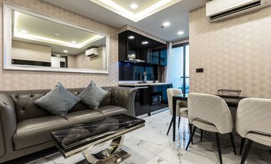 Compact 2 Bedroom, 1 Bathroom Condo with City and Sea View