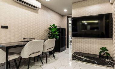 Compact 2 Bedroom, 1 Bathroom Condo with City and Sea View