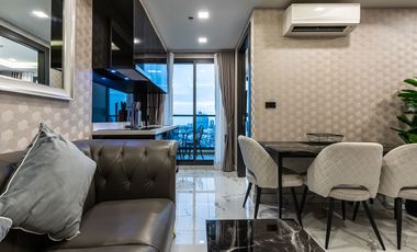 Compact 2 Bedroom, 1 Bathroom Condo with City and Sea View