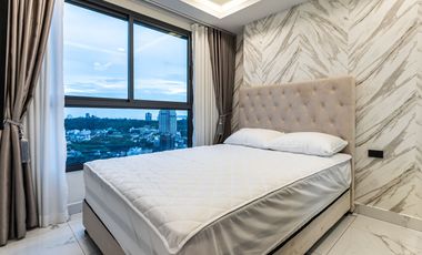 Compact 2 Bedroom, 1 Bathroom Condo with City and Sea View