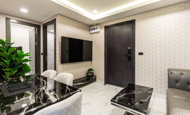 Compact 2 Bedroom, 1 Bathroom Condo with City and Sea View