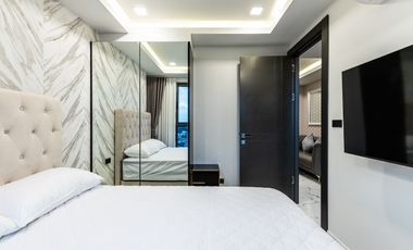 Compact 2 Bedroom, 1 Bathroom Condo with City and Sea View