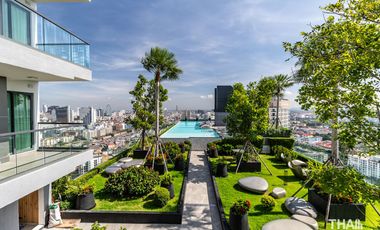Compact 2 Bedroom, 1 Bathroom Condo with City and Sea View