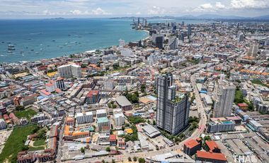 Compact 2 Bedroom, 1 Bathroom Condo with City and Sea View