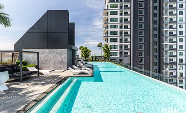 Compact 2 Bedroom, 1 Bathroom Condo with City and Sea View